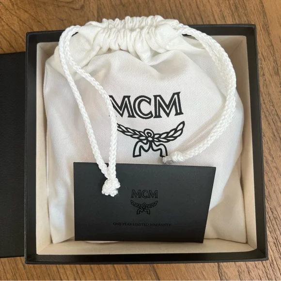 🎁 MCM Scrunchie - Picture 3 of 3